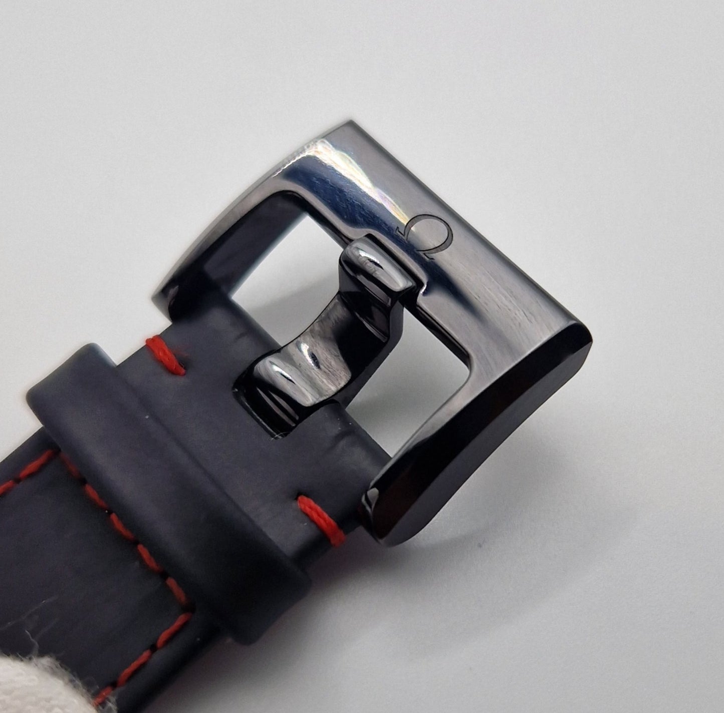 OMEGA Speedmaster Dark side of the Moon